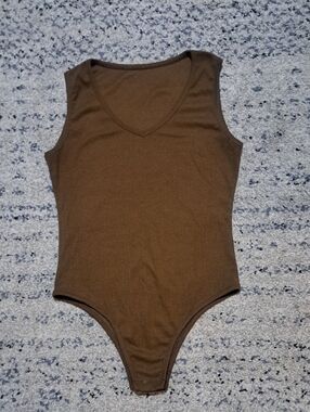 Source Unknown Brown V-Neck Sleeveless Bodysuit